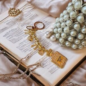 Luxurious Fashion Gold Parfum No.5 Bag Charm or Key Holder (NWOT)